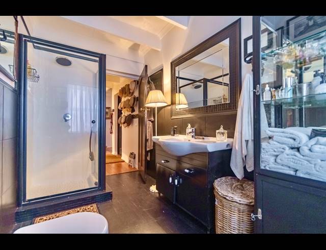 5 BEDROOM HOUSE FOR SALE IN GROTTO BAY